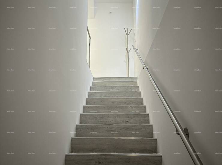 Prodajemo stan u kući s tri etaže, na svakoj etaži po jedan stan, strara... — fotografija 10