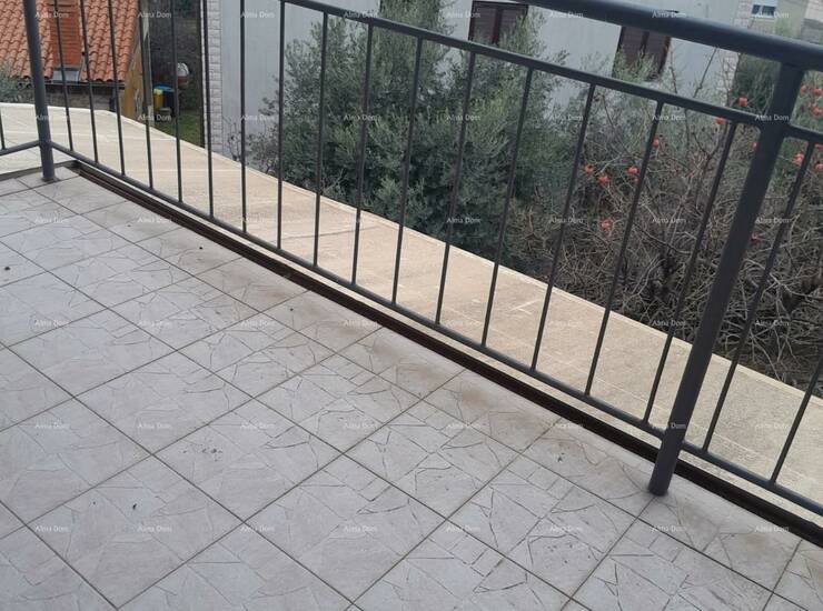 Prodaje se stan u kući na 1. katu – atraktivna lokacija

Prodaje se stan... — fotografija 9