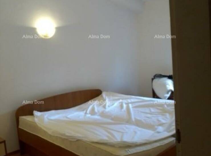 Prodajemo kuću sa dvorištem, zadnja u nizu, ukupne površine 80 m2.
Kuća... — fotografija 3