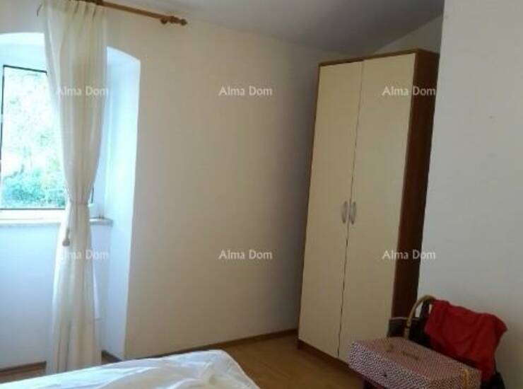 Prodajemo kuću sa dvorištem, zadnja u nizu, ukupne površine 80 m2.
Kuća... — fotografija 5