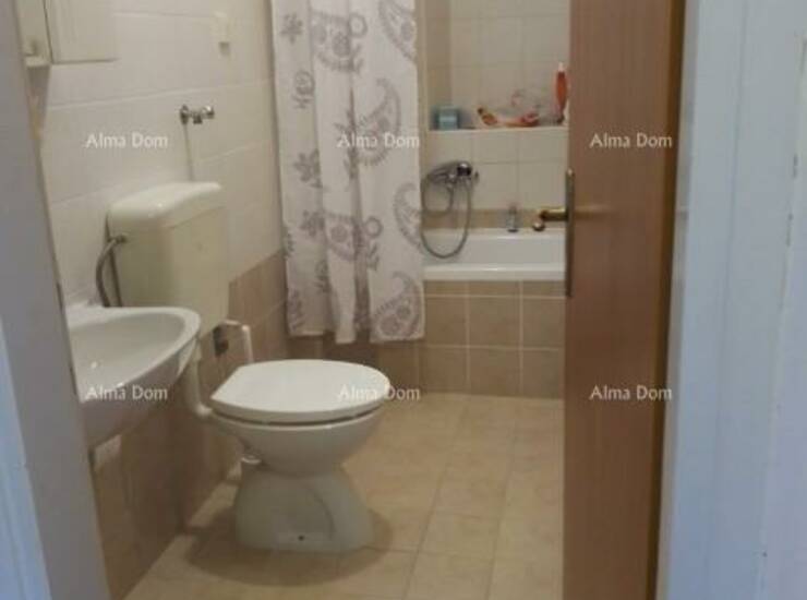 Prodajemo kuću sa dvorištem, zadnja u nizu, ukupne površine 80 m2.
Kuća... — fotografija 6