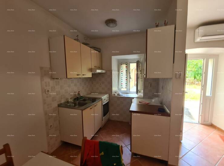 Prodajemo kuću sa dvorištem, zadnja u nizu, ukupne površine 80 m2.
Kuća... — fotografija 9