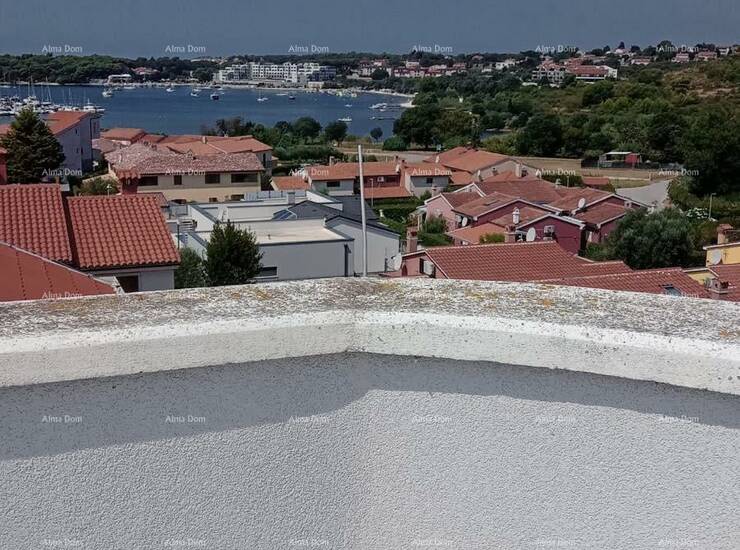Prodaje se kuća u Banjolama. Kuća na 4 etaže, 66m2, 1994 građena.
Od ul...