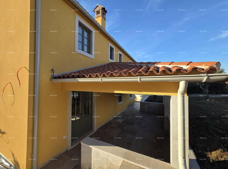 Na prodaju je kamena vila površine 187 m² na okućnici od 470 m², smješ... — fotografija 3