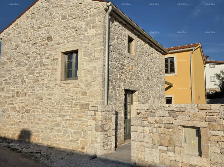 Na prodaju je kamena vila površine 187 m² na okućnici od 470 m², smješ... — fotografija 5