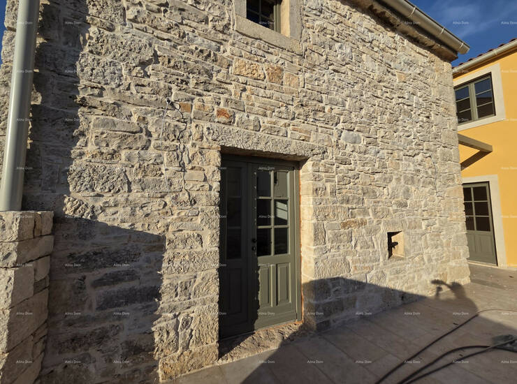 Na prodaju je kamena vila površine 187 m² na okućnici od 470 m², smješ... — fotografija 6