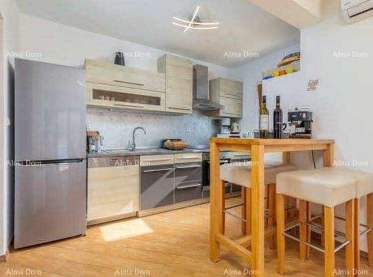 Prodajemo kuću, površine 160 m² sa grijanim bazenom u mirnom naselju bli... — fotografija 4