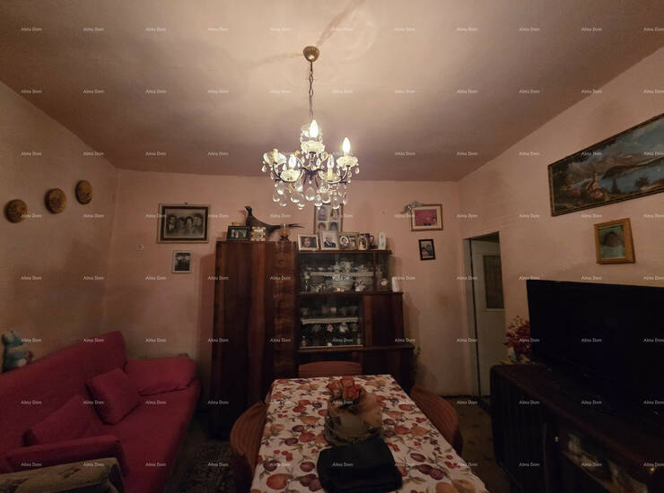 U samom centru Bala prodaje se kuća s dva zasebna ulaza, raspoređena na v... — fotografija 3