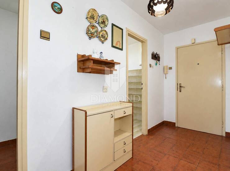 Rovinj, stan na zavidnoj lokaciji sa loggiom i vrtom — fotografija 6