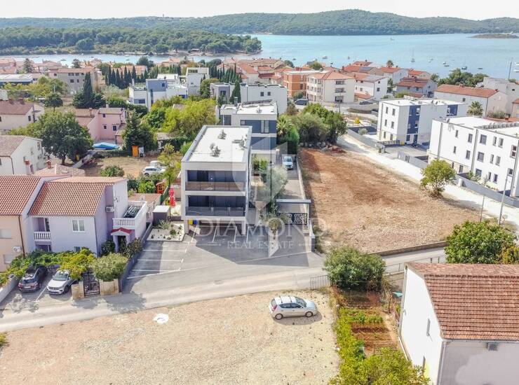 Medulin – građevinsko zemljište s dozvolom za dvije zgrade — fotografija 4