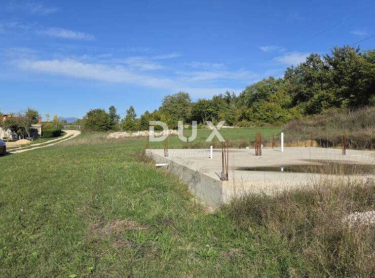 Istra, Labin, građevinsko zemljište, 1.402 m², + temelji — fotografija 2