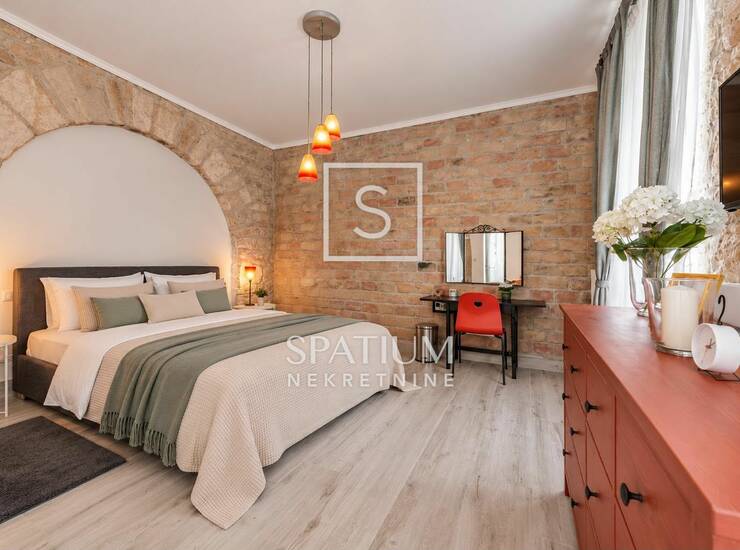PULA, POSLOVNA PRILIKA U CENTRU GRADA, STAN 2SS+DB — fotografija 4