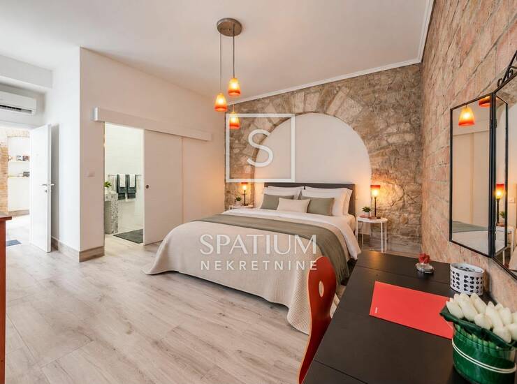 PULA, POSLOVNA PRILIKA U CENTRU GRADA, STAN 2SS+DB — fotografija 5