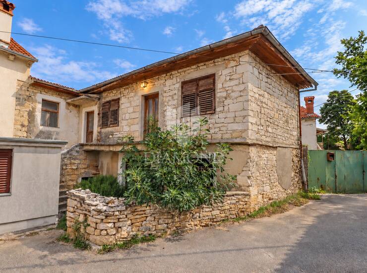 Kanfanar, kamena kuća od 180 m² po neponovljivoj cijeni!