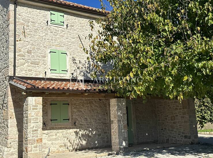 Brtonigla - autohtona kamena istarska kuća sa velikom okućnicom — fotografija 4