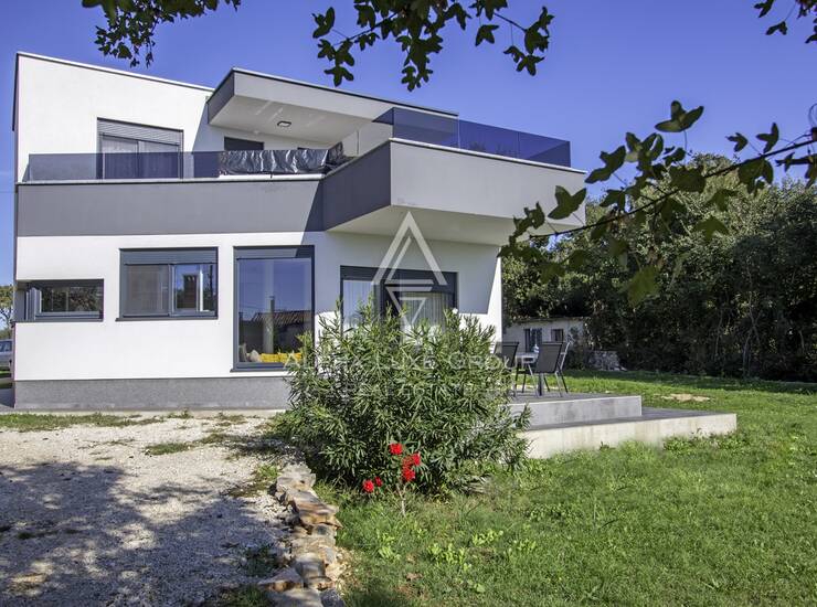 Istra, Krnica, moderna obiteljska kuća blizu mora