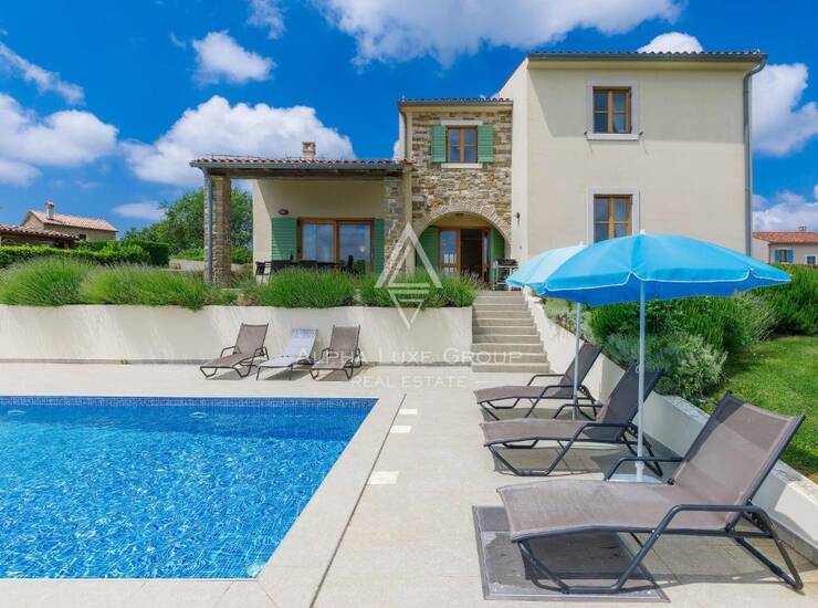 Istra, Buje, moderna vila na brdu s bazenom i pogledom