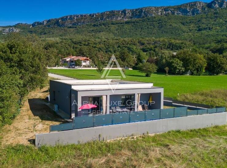 Istra, Buzet, moderna kuća s bazenom i panoramom
