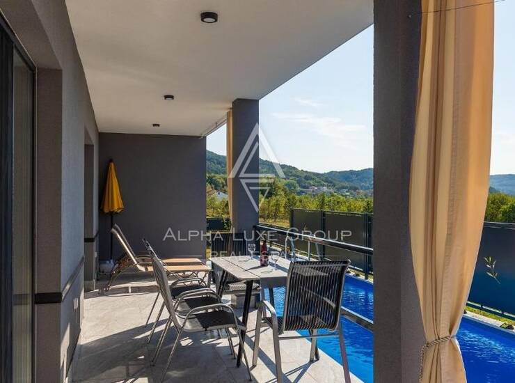 Istra, Buzet, moderna kuća s bazenom i panoramom — fotografija 4