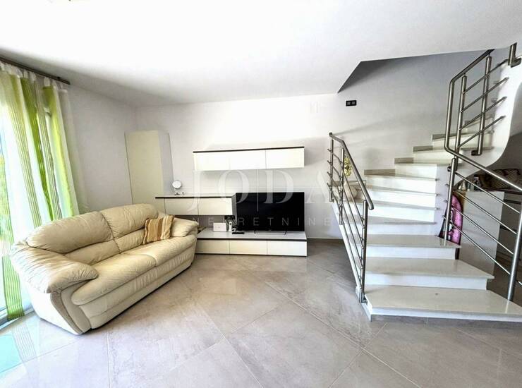 Jadranovo, Predivan maisonette 1.red do mora — fotografija 5