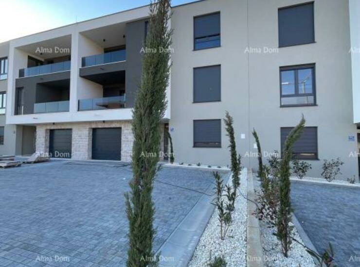 Prodaje se stan, u novom stambenom projektu, Pula.

Stan S1 nalazi se u pri...