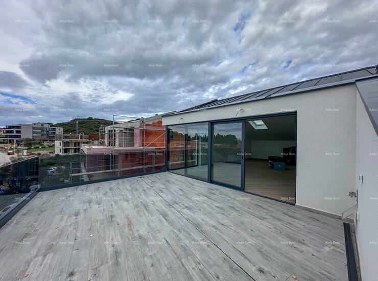 Moderno uređena zgrada u neposrednoj blizini plaže i mora, Rovinj!

Stan ... — fotografija 8