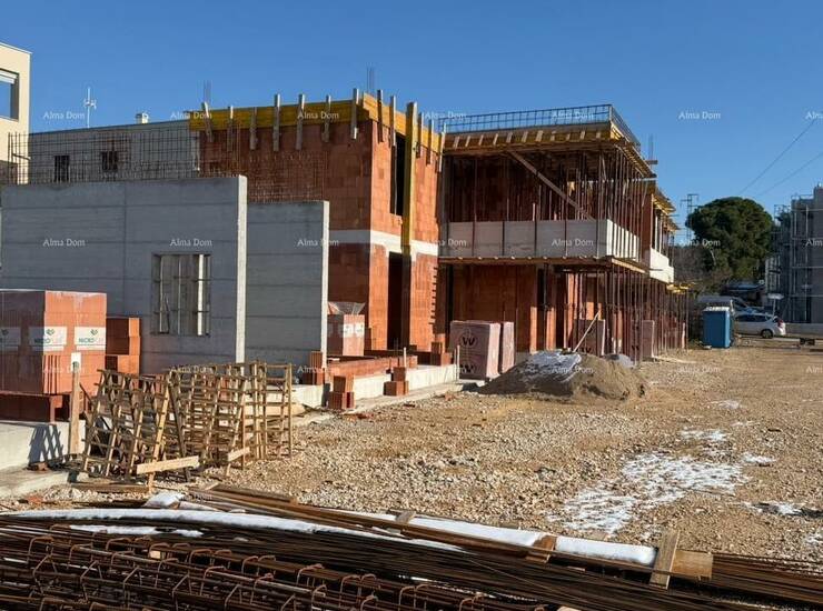 NOVOGRADNJA – MANJI STAMBENI KOMPLEKS U IZGRADNJI (3 ZGRADE U NIZU)

Na p... — fotografija 2