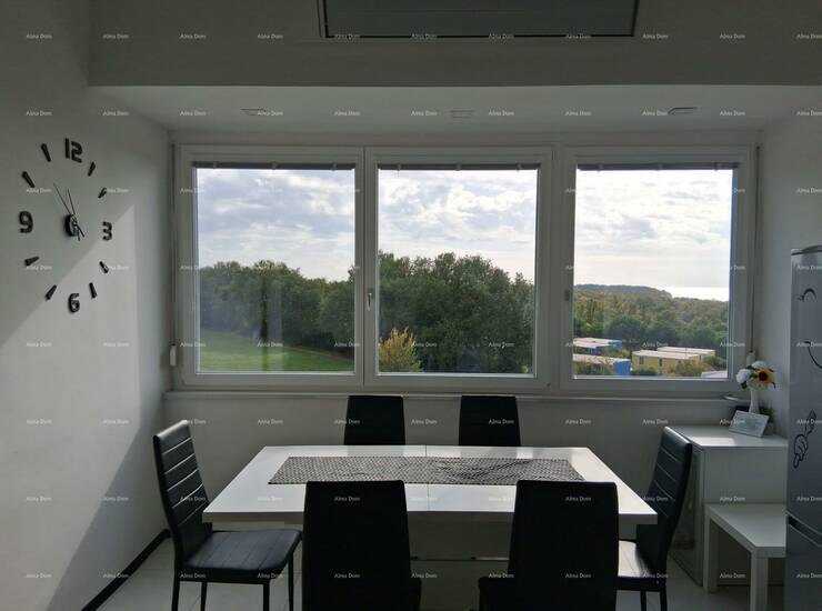 Na prodaju renoviran dvoetažni stan s prekrasnim pogledom na more.
Stan po... — fotografija 2