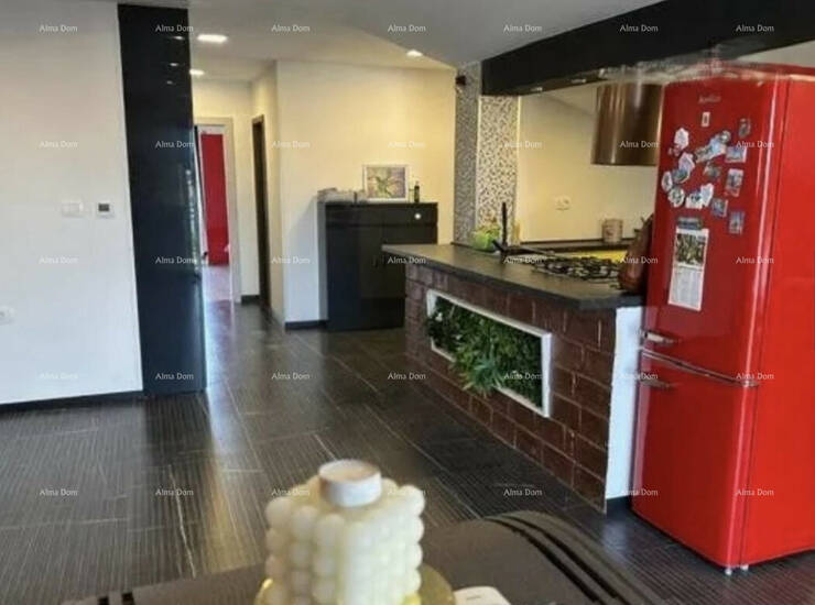 Na prodaju je atraktivan stan u Umagu, smješten na drugom katu stambene zg... — fotografija 4