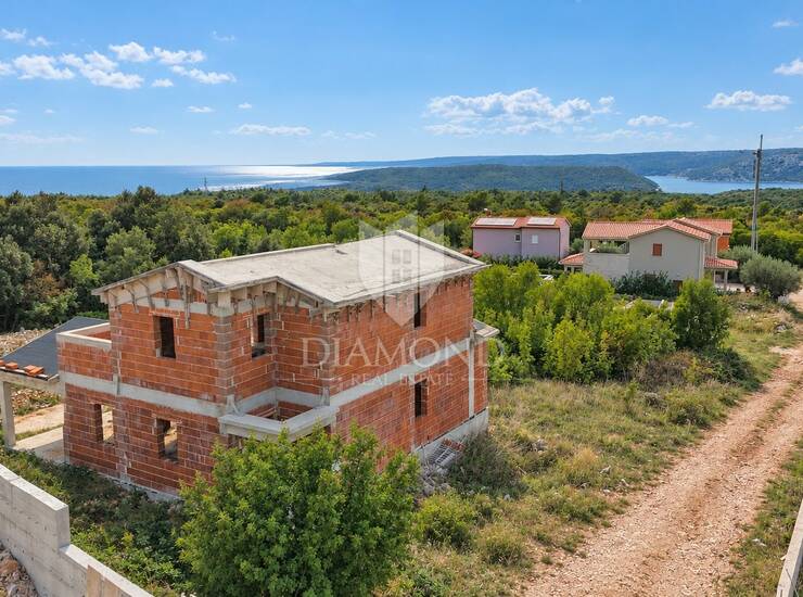 Labin, okolica, kuća s pogledom na more u roh-bau fazi
