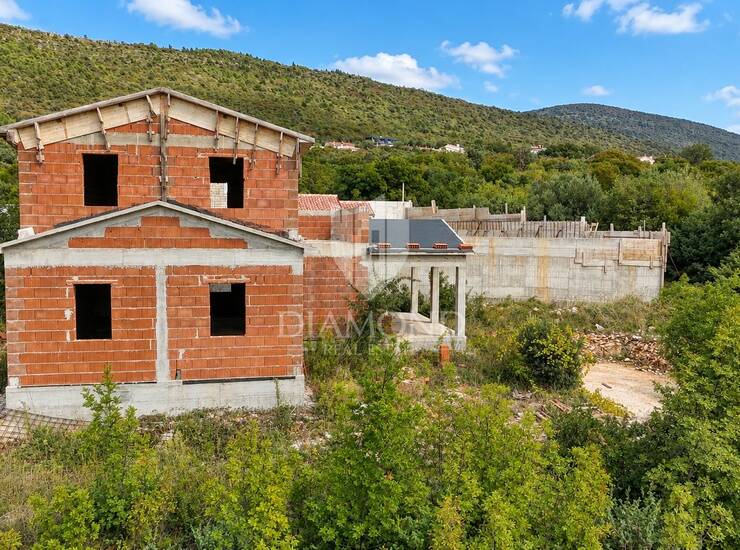 Labin, okolica, kuća s pogledom na more u roh-bau fazi — fotografija 2