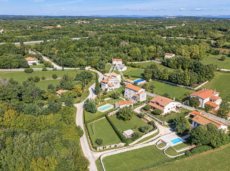 EKSKLUZIVNA ISTARSKA KAMENA VILA S BAZENOM, PRIVATNIM WELLNESSOM I IZVRSNIM INV — fotografija 2