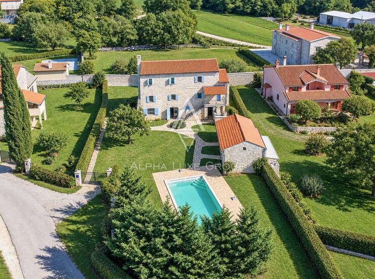 EKSKLUZIVNA ISTARSKA KAMENA VILA S BAZENOM, PRIVATNIM WELLNESSOM I IZVRSNIM INV — fotografija 3