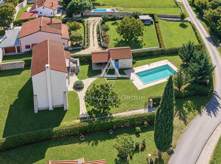 EKSKLUZIVNA ISTARSKA KAMENA VILA S BAZENOM, PRIVATNIM WELLNESSOM I IZVRSNIM INV — fotografija 5