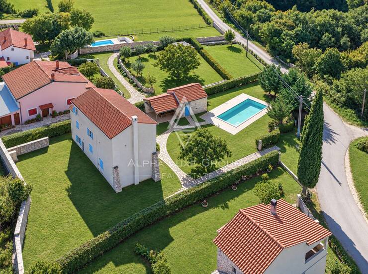 EKSKLUZIVNA ISTARSKA KAMENA VILA S BAZENOM, PRIVATNIM WELLNESSOM I IZVRSNIM INV — fotografija 6