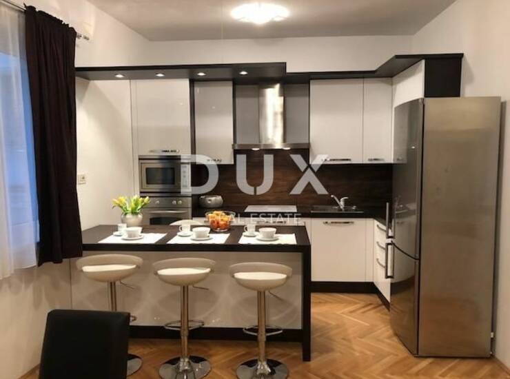Rijeka, Stari grad, 2-sobni stan, 62 m2, garaža