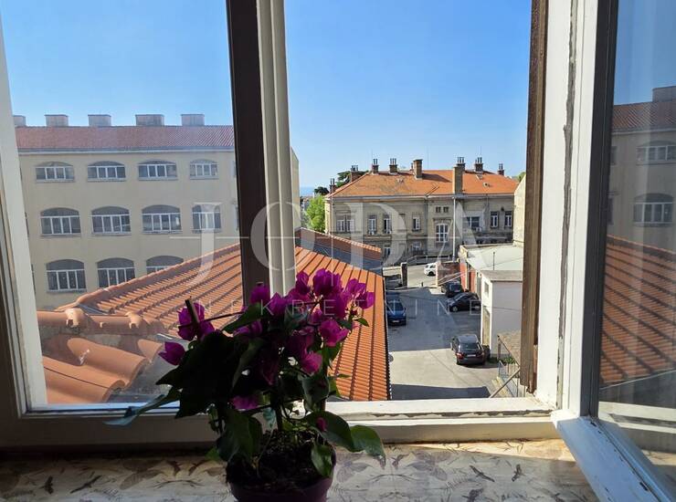 Rijeka širi centar – 2 spavaće, parking u dvorištu, vrt i kućica, idealno