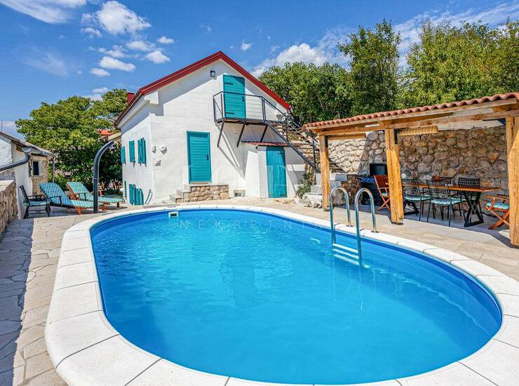 Kuća sa bazenom 100 metara od mora 
