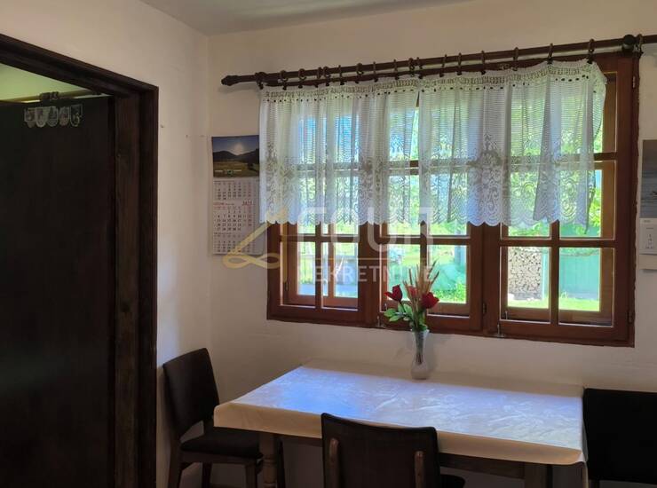 Gorski kotar, Delnice - okolica, prizemnica s pomoćnim objektom — fotografija 2