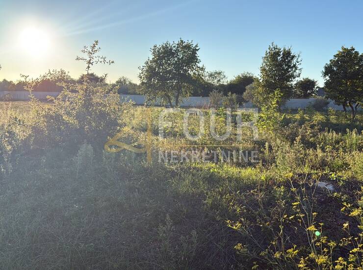 Istra, Loborika, građevinko zemljište 703m2 — fotografija 3