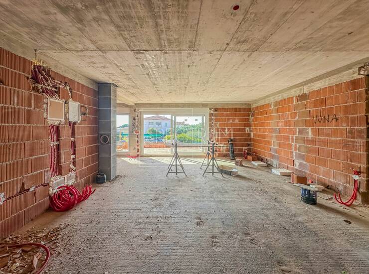 Novigrad, prostrani stan u prizemlju sa bazenom — fotografija 2