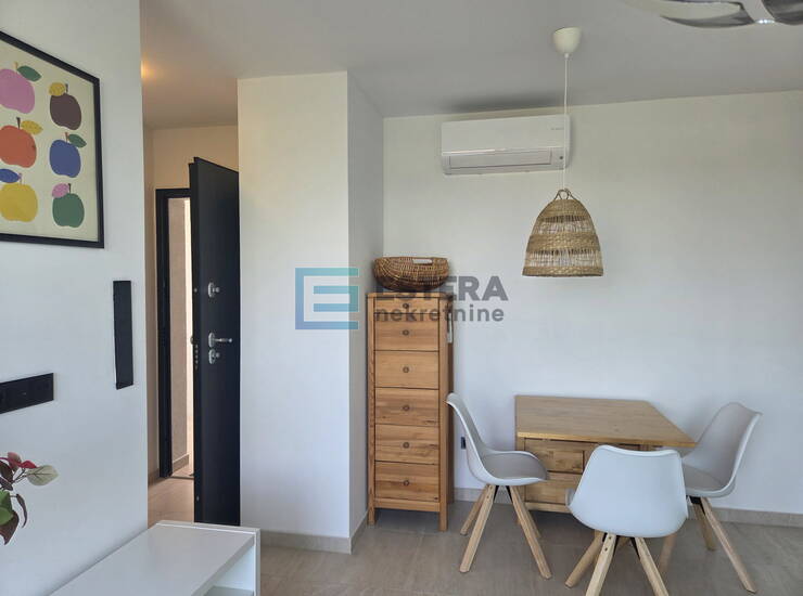 Stan 40 m2 NAJAM Otok 2s, 3. kat, lift, VPM, terasa — fotografija 4