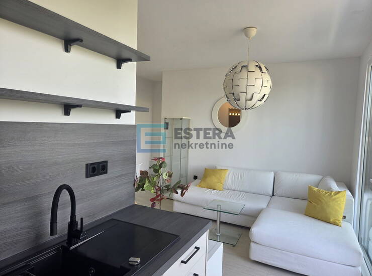 Stan 40 m2 NAJAM Otok 2s, 3. kat, lift, VPM, terasa — fotografija 5