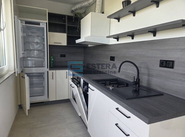 Stan 40 m2 NAJAM Otok 2s, 3. kat, lift, VPM, terasa — fotografija 6