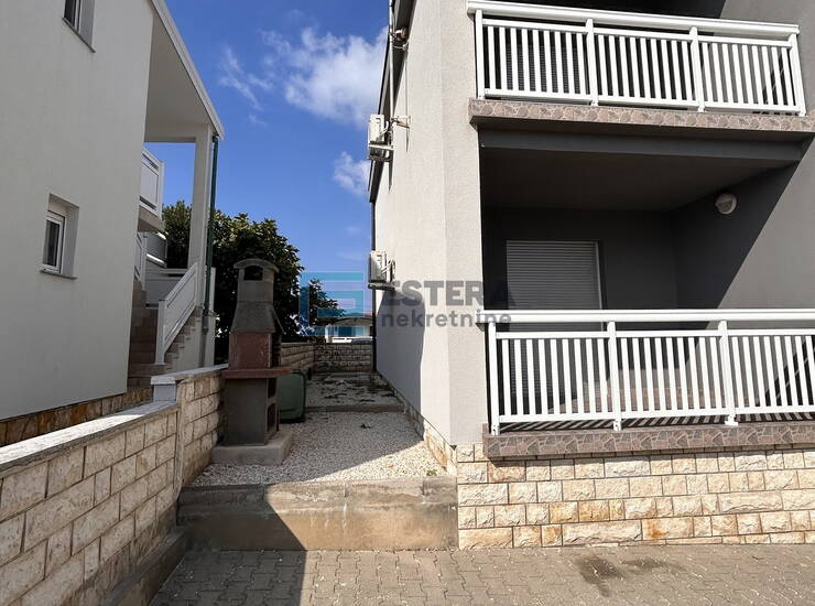 Kuća s 4 apartmana PRODAJA Vir, Žitna, 50 m od plaže, turistički najam — fotografija 6
