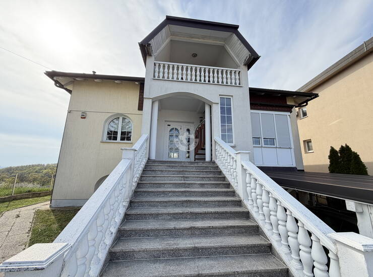 Zagreb, Dubrava-Novoselec, Kuća s dva stana 358 m2, na parceli  od  911 m2