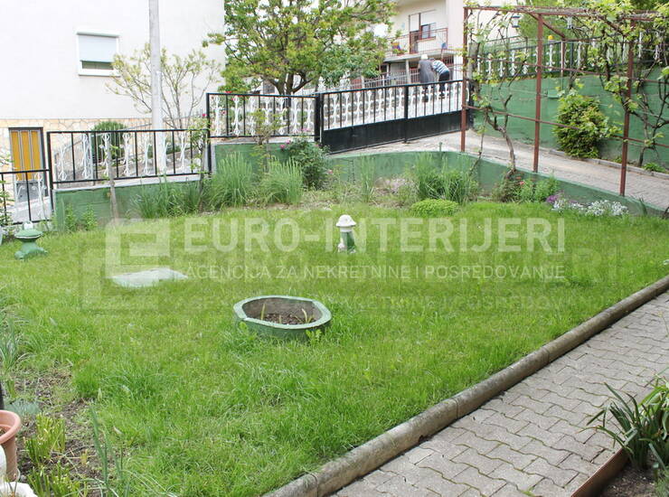Kuća Zagreb, G. Vrapče, 298 m², 2 etaže kao 2 stana, 3 et. nedovršena — fotografija 2