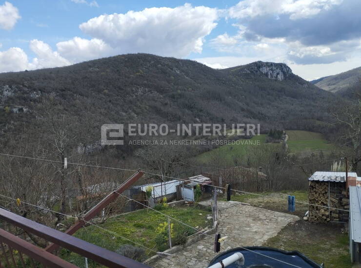 Prodajemo kuću u Istri - okolica Buzeta s dvorištem i voćnjakom