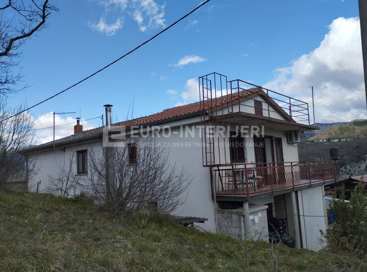 Prodajemo kuću u Istri - okolica Buzeta s dvorištem i voćnjakom — fotografija 2