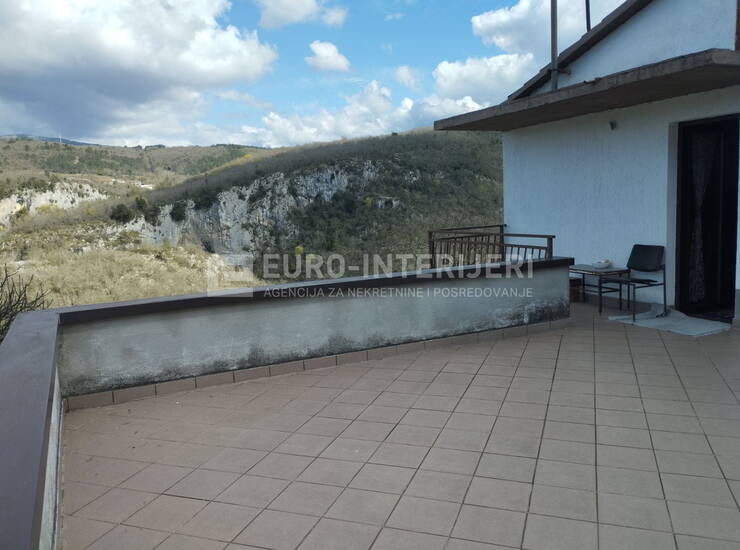 Prodajemo kuću u Istri - okolica Buzeta s dvorištem i voćnjakom — fotografija 5